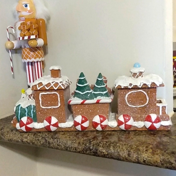 Gingerbread Frosted Sparkly Peppermint Train - Picture 2 of 8